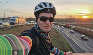 Producent czapeczek rowerowych – czapeczka rowerowa premium tworzona na zamówienie dla wymagających kolarzy