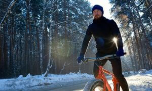 Jak się ubrać na rower? Stylowe porady na każdą pogodę